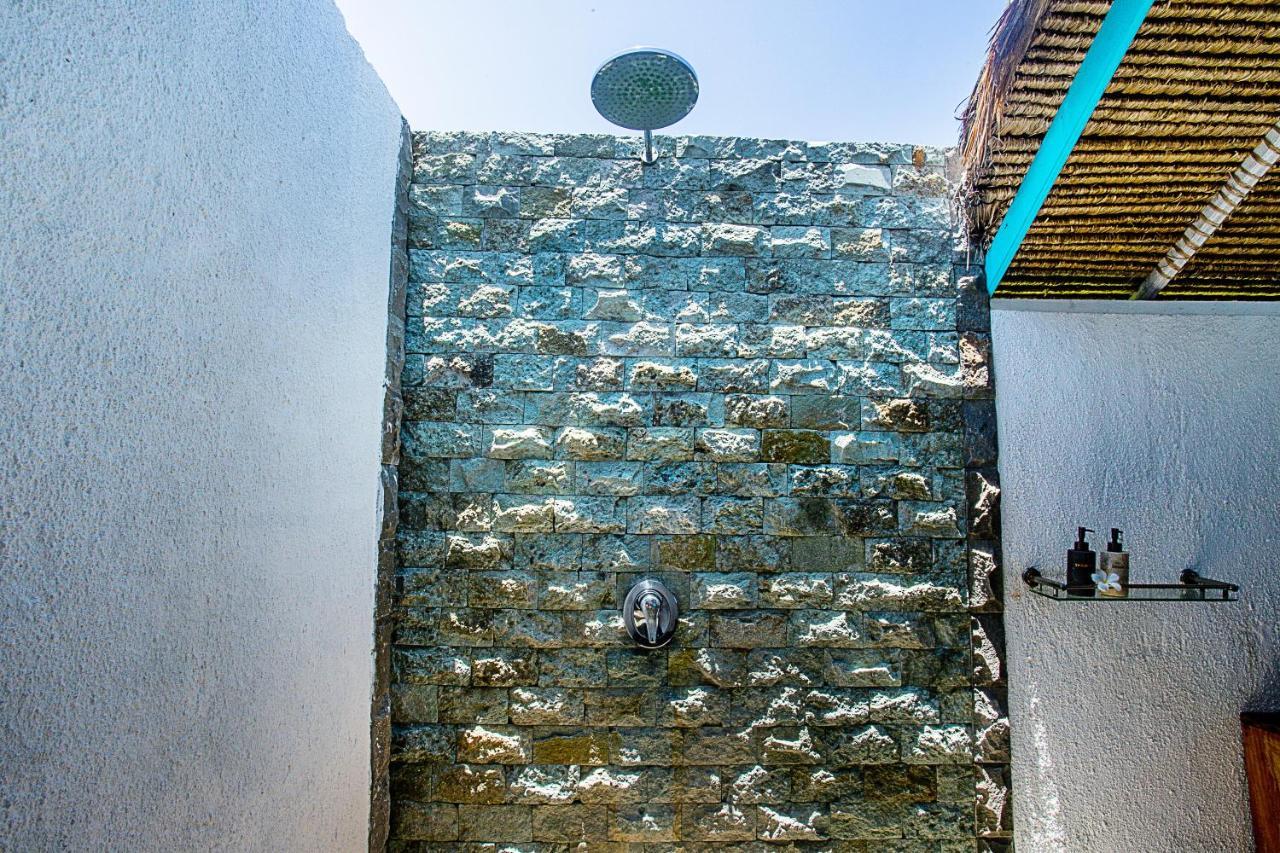 Water Blow Huts Hotel Nusa Lembongan  Exterior photo